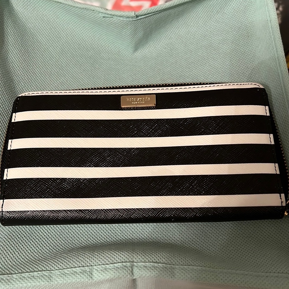 NWOT .. Kate spade wallet